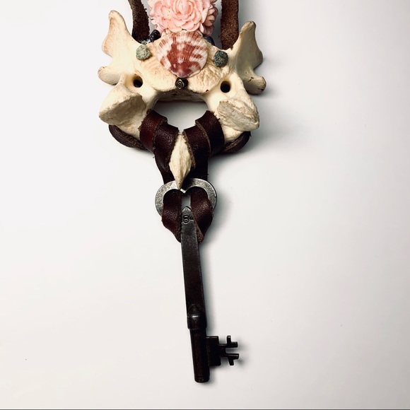 Crystal Bone & Leather Tree Ornament anthro inspo - Picture 4 of 8